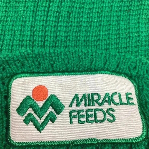 Vintage Miracle feeds farmers beanie - Picture 3 of 3
